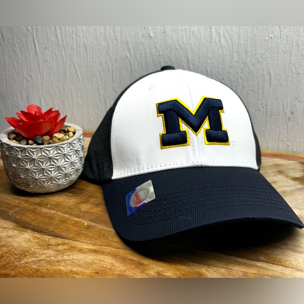 NWOT Michigan Wolverines Blue/White/gray
Adjustable Strap-back Hat - Picture 1 of 8